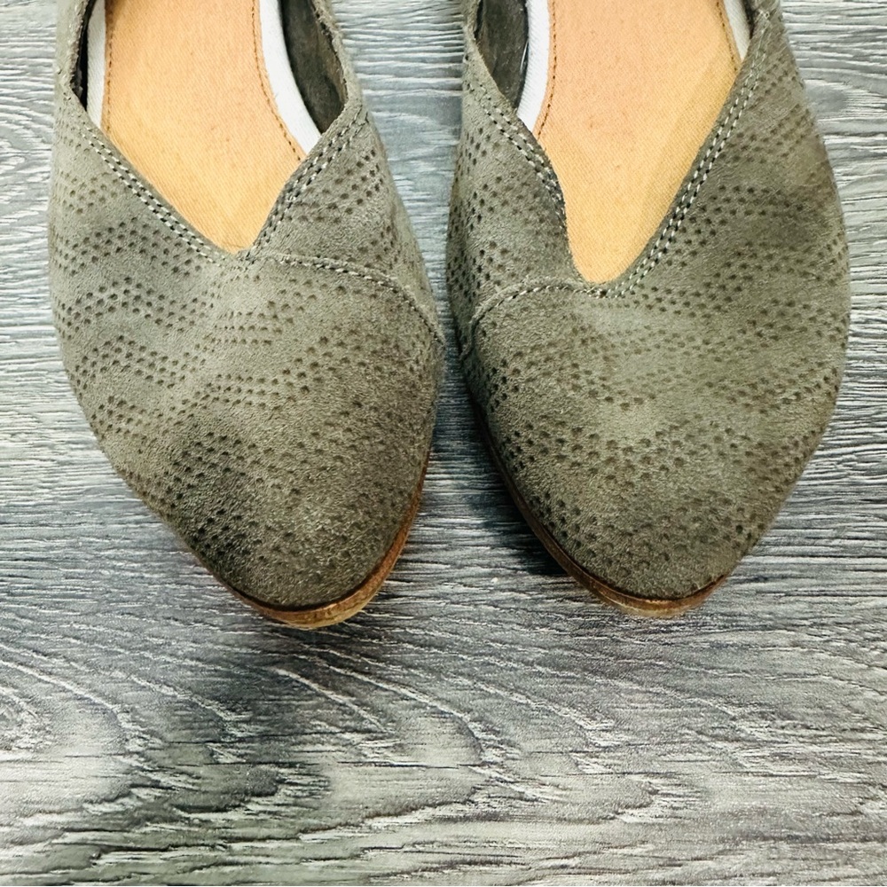Toms Jutti Suede Toe Flats Olive Brown Size 6.5 - Picture 4 of 8